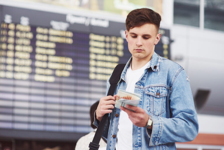 Pune to Mumbai Airport Cab Booking Guide [2025]: Timings, Costs, and Comfort